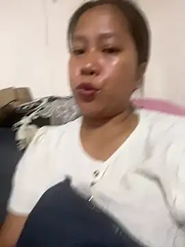 Snapshot of Pilipinalyn23 chatting on 07-26-26, 10:44 Pilipinalyn23 online show from 07-26-26, 10:44