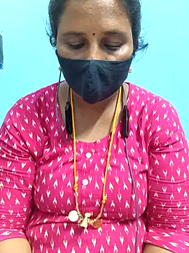 Snapshot of Tamil_Sweety chatting on 11-17-25, 04:33 Tamil Sweety online show from 11-17-25, 04:33