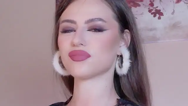 Snapshot of Sienna_Voss chatting on 06-10-26, 07:04 Sienna Voss online show from 06-10-26, 07:04