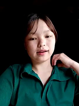 Snapshot of XoiXoi232 chatting on 10-19-25, 10:18 XoiXoi232 online show from 10-19-25, 10:18