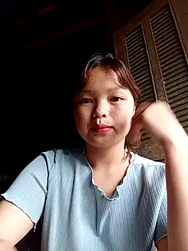 Snapshot of XoiXoi232 chatting on 10-17-25, 01:31 XoiXoi232 online show from 10-17-25, 01:31