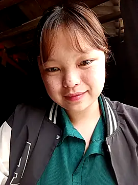 Snapshot of XoiXoi232 chatting on 10-21-25, 04:23 XoiXoi232 online show from 10-21-25, 04:23