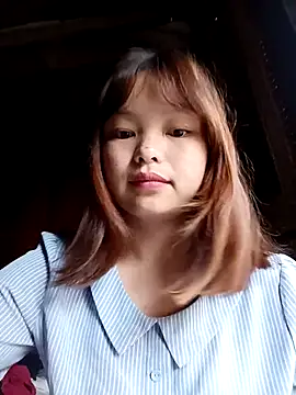 Snapshot of XoiXoi232 chatting on 10-17-25, 11:28 XoiXoi232 online show from 10-17-25, 11:28