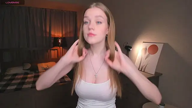 OdellaFrake online show from 10-30-25, 07:33