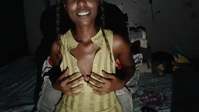 Snapshot of blueyXxX chatting on 10-01-25, 10:24 blueyXxX online show from 10-01-25, 10:24