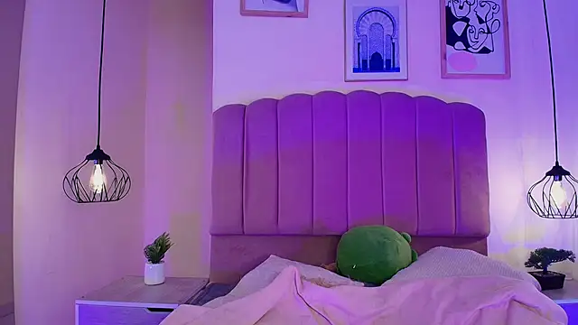 Isabelgh  online show from 11-12-25, 05:00