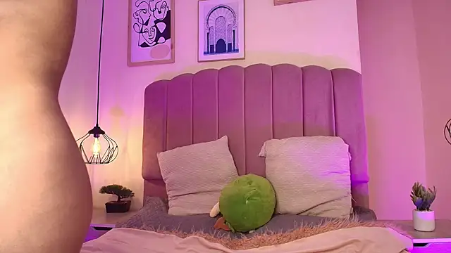 Isabelgh  online show from 10-28-25, 03:29