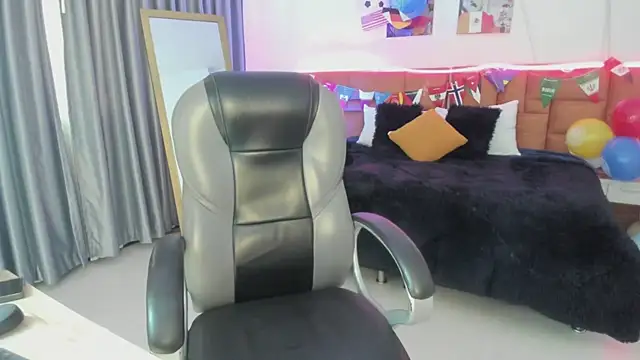 Snapshot of Catti_Brie chatting on 07-12-26, 11:44 Catti Brie online show from 07-12-26, 11:44