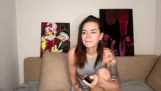 Petal Couple online show from 12-16-25, 02:21