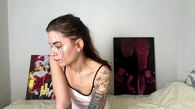 Petal Couple online show from 11-28-25, 09:42