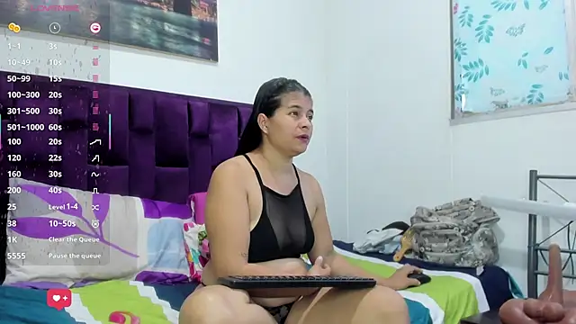 Snapshot of Alicia_Whitee chatting on 06-06-26, 10:42 Alicia Whitee online show from 06-06-26, 10:42