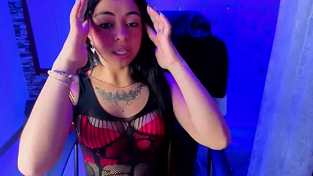 Snapshot of Violetta_Rousse_ chatting on 12-15-25, 01:39 Violetta Rousse online show from 12-15-25, 01:39