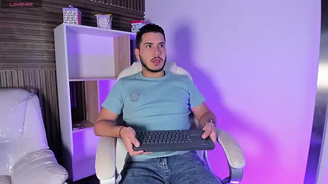 Axel grey  online show from 10-11-25, 12:17