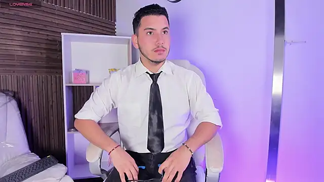 Axel grey  online show from 10-31-25, 12:46