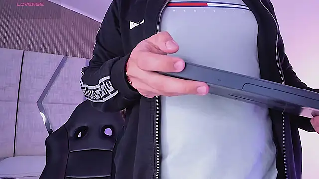 Axel grey  online show from 01-17-26, 12:42