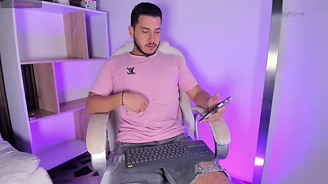 Axel grey  online show from 10-15-25, 12:24