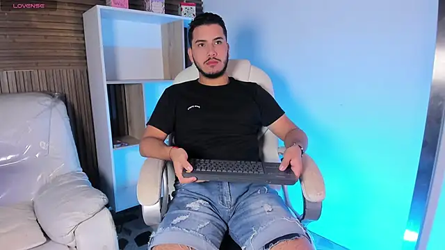 Axel grey  online show from 10-08-25, 12:17