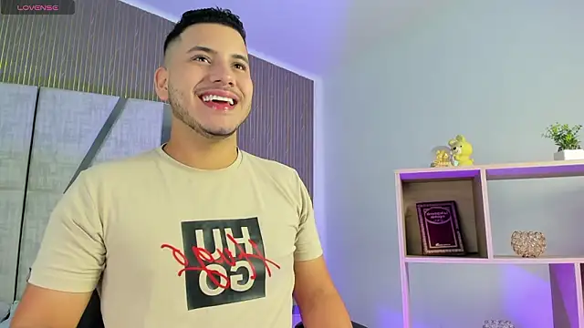 Axel grey  online show from 03-11-26, 12:32