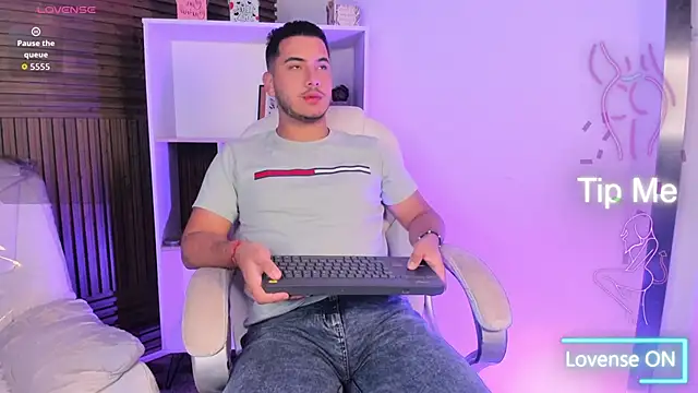 Axel grey  online show from 11-18-25, 12:41