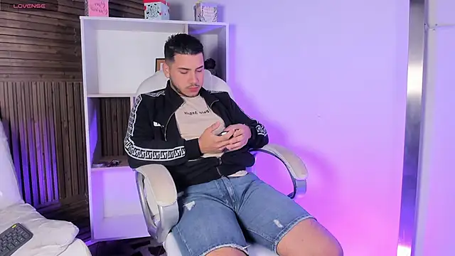 Axel grey  online show from 11-19-25, 12:27