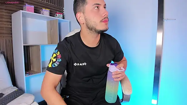 Axel grey  online show from 10-06-25, 12:17