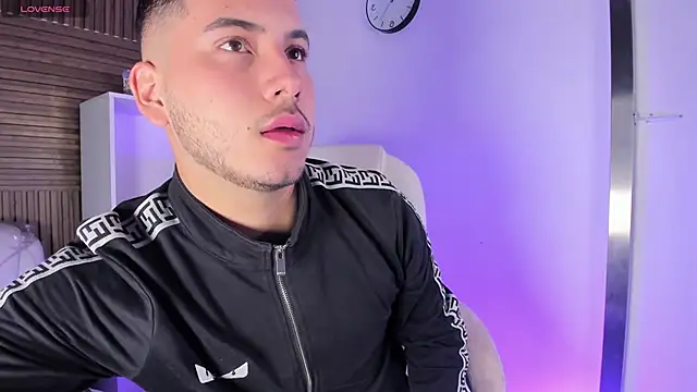 Axel grey  online show from 10-17-25, 12:18