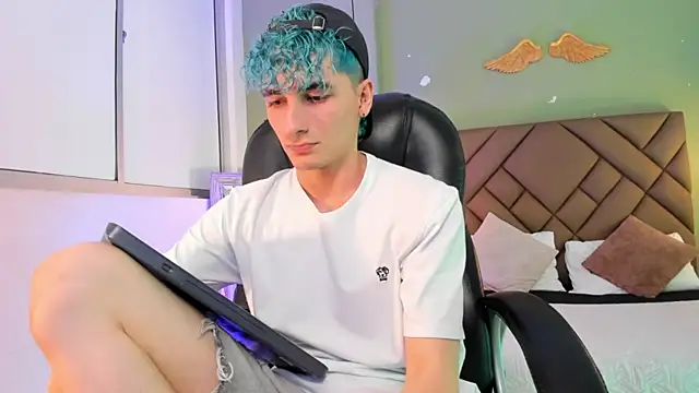 JaydenVillalobos online show from 09-17-25, 08:33