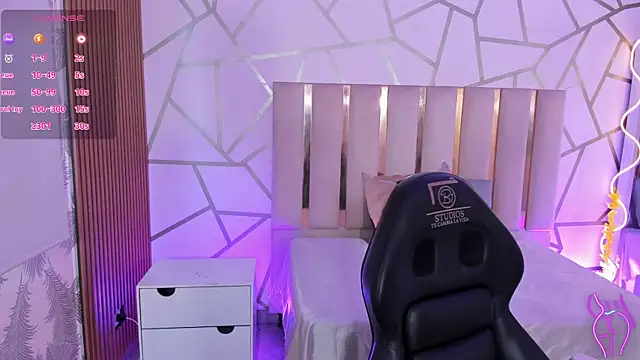 CYRUS TAY online show from 04-18-26, 12:07