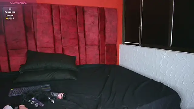 Snapshot of LilithVibe_ chatting on 02-18-26, 06:37 LilithVibe online show from 02-18-26, 06:37