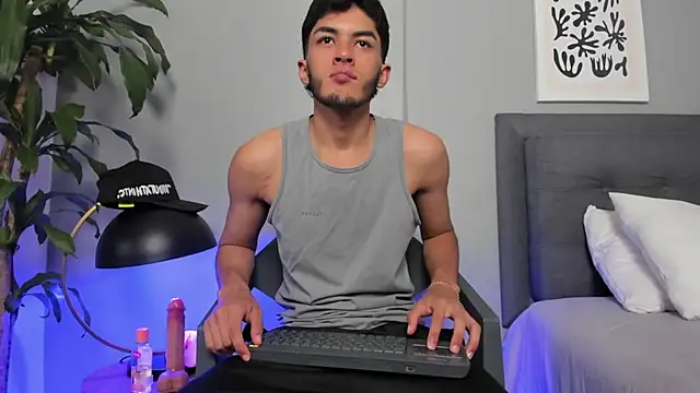 Tylerffoxx online show from 06-29-26, 09:03