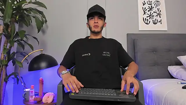 Tylerffoxx online show from 07-01-26, 09:37