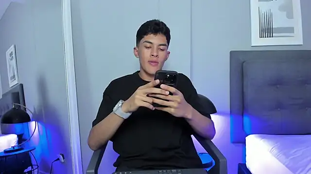 Tylerffoxx online show from 11-06-25, 08:24