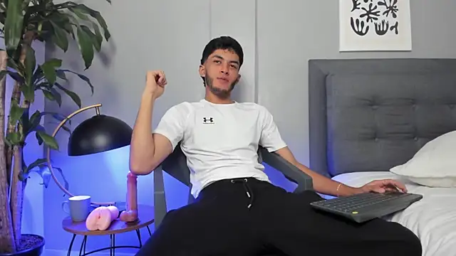 Tylerffoxx online show from 07-07-26, 06:47