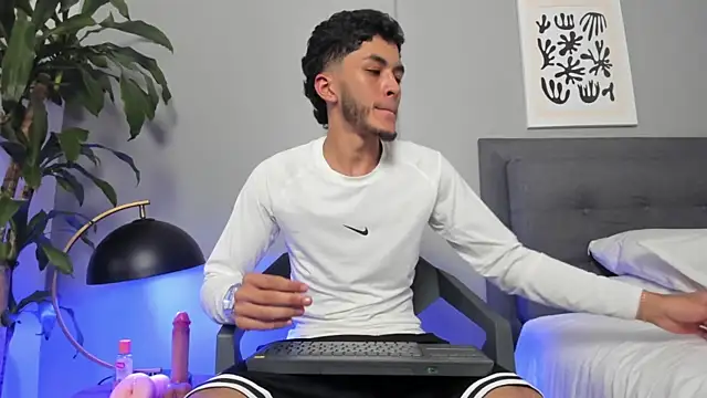 Tylerffoxx online show from 07-08-26, 11:05