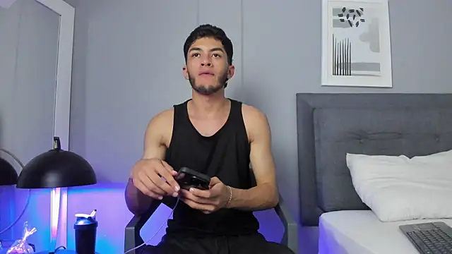 Tylerffoxx online show from 03-12-26, 10:14