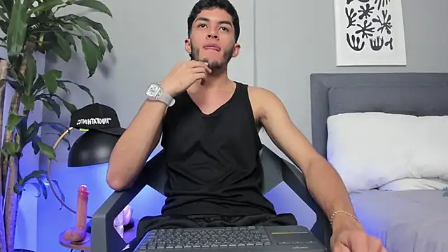 Tylerffoxx online show from 06-30-26, 10:32