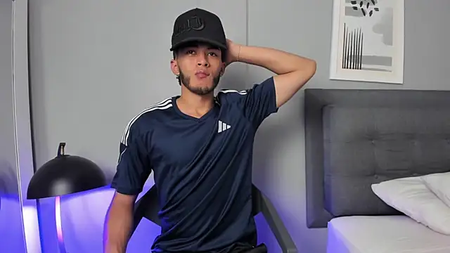 Tylerffoxx online show from 04-07-26, 08:21