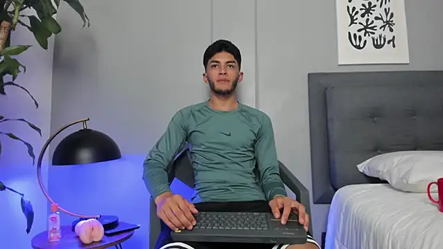 Tylerffoxx online show from 07-23-26, 11:22