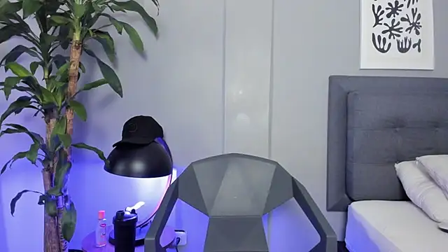 Tylerffoxx online show from 04-10-26, 09:11