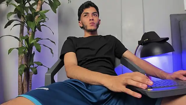 Tylerffoxx online show from 07-16-26, 01:57