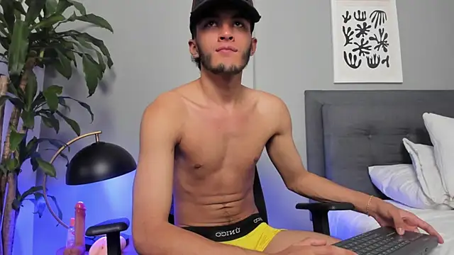 Tylerffoxx online show from 07-04-26, 10:58