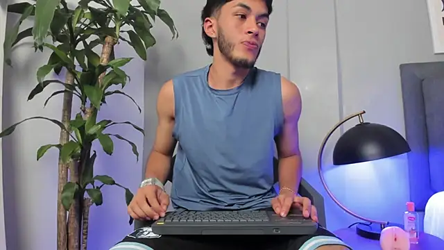 Tylerffoxx online show from 07-14-26, 10:27