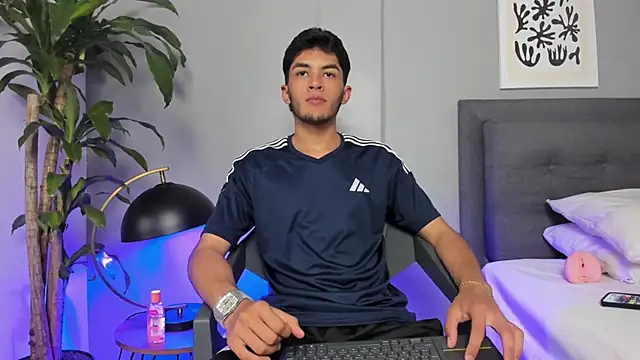 Tylerffoxx online show from 06-11-26, 09:56