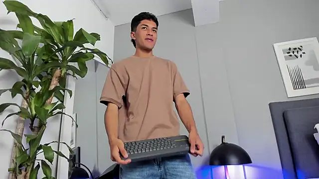 Tylerffoxx online show from 10-26-25, 08:42