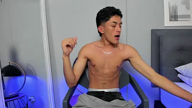 Tylerffoxx online show from 11-11-25, 07:41