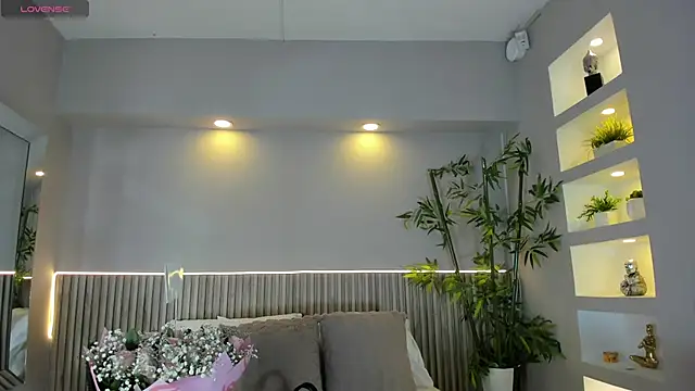 CarolineLee  online show from 11-13-25, 10:46