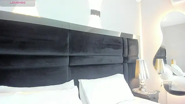 CarolineLee  online show from 03-10-26, 10:36