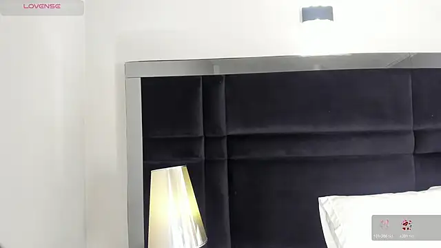 CarolineLee  online show from 04-13-26, 10:36