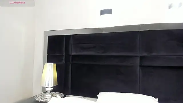 CarolineLee  online show from 04-07-26, 10:33