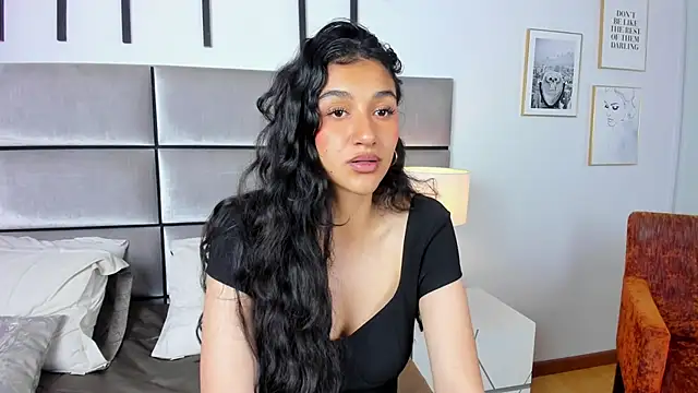 ValentiinaCruz online show from 11-06-25, 10:25